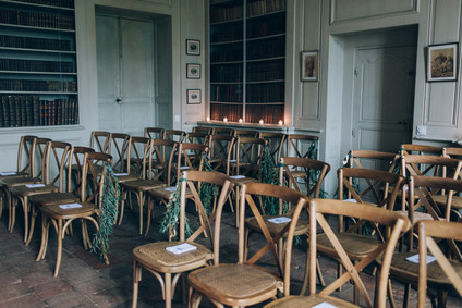 Intimate winter wedding at Chateau de Montplaisant in France