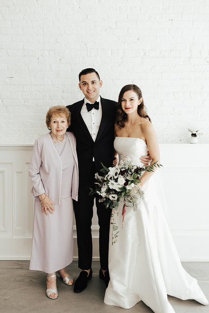 Modern winter Chicago wedding at the Chicago Athletic Association