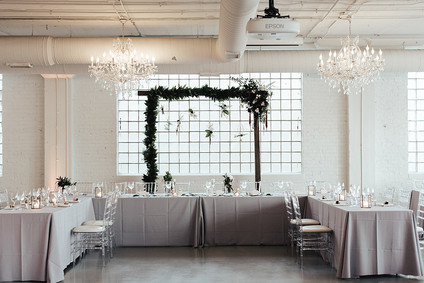 Modern winter Chicago wedding at the Chicago Athletic Association