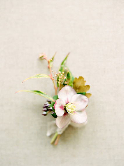 Feminine neutral wedding ideas at Foxfire Mountain House in the Catskills