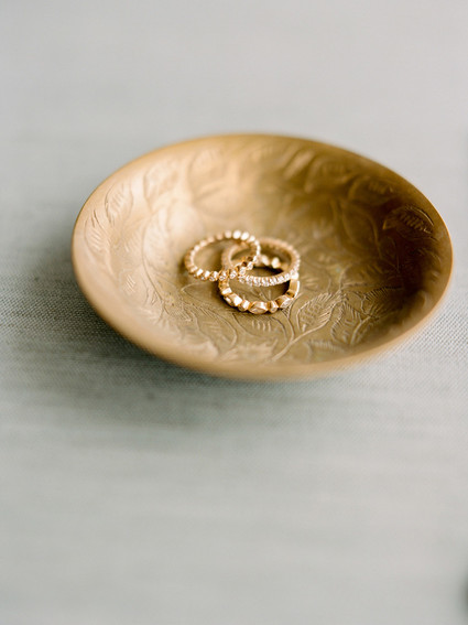 Feminine neutral wedding ideas at Foxfire Mountain House in the Catskills