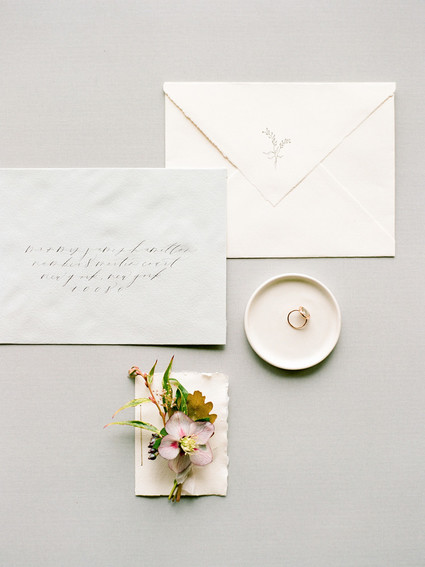 Feminine neutral wedding ideas at Foxfire Mountain House in the Catskills