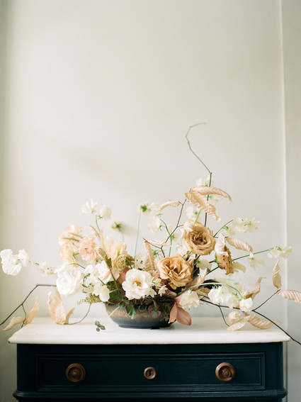 Feminine neutral wedding ideas at Foxfire Mountain House in the Catskills