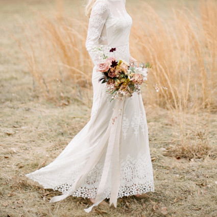 Feminine neutral wedding ideas at Foxfire Mountain House in the Catskills