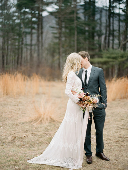 Feminine neutral wedding ideas at Foxfire Mountain House in the Catskills