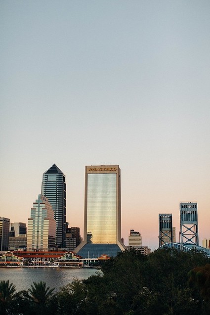 DIY warehouse wedding at Six Hundred King in Jacksonville