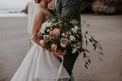 Romantic Oregon coast anniversary shoot