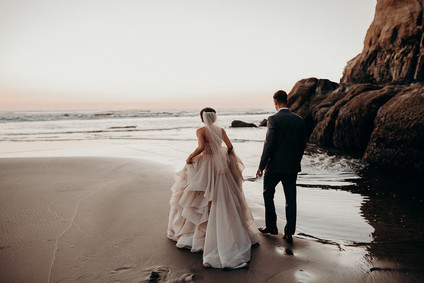 Romantic Oregon coast anniversary shoot