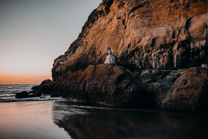 Romantic Oregon coast anniversary shoot