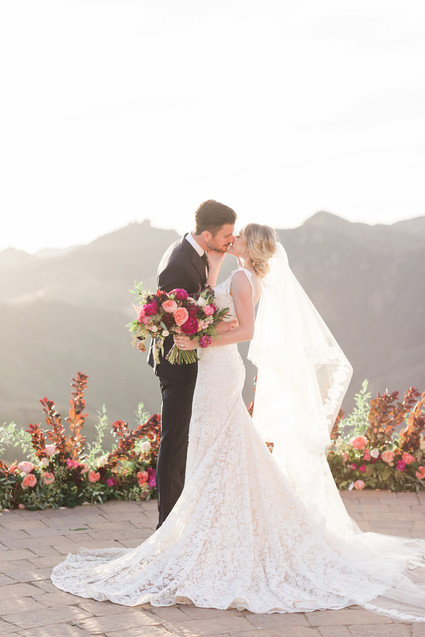 Romantic bright California wedding at Malibu Rocky Oaks Inspiration