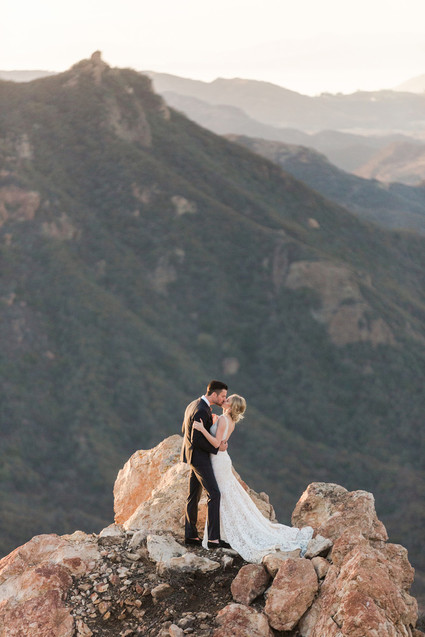 Romantic bright California wedding at Malibu Rocky Oaks