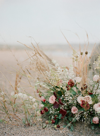 Rustic modern beach elopement ideas in Greece
