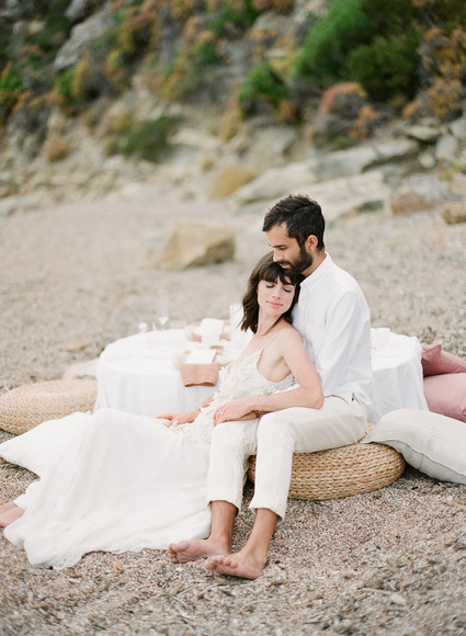 Rustic modern beach elopement ideas in Greece