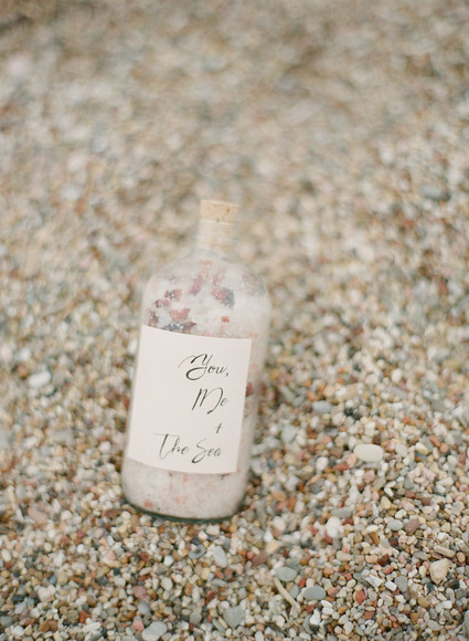 Rustic modern beach elopement ideas in Greece