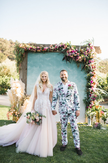 Stylish, whimsical, floral wedding at De Tierra Vineyards