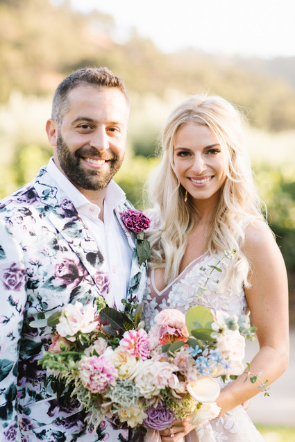 Stylish, whimsical, floral wedding at De Tierra Vineyards