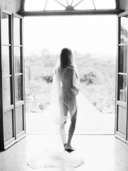 Romantic Tuscan boudoir session