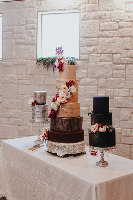 Elegant wedding cake