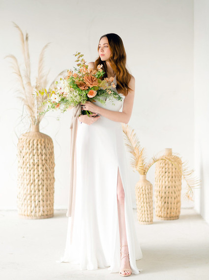 Peachy natural Austin summer wedding ideas at Garden Grove