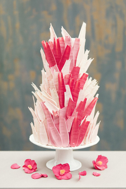 Modern fuchsia wedding cake