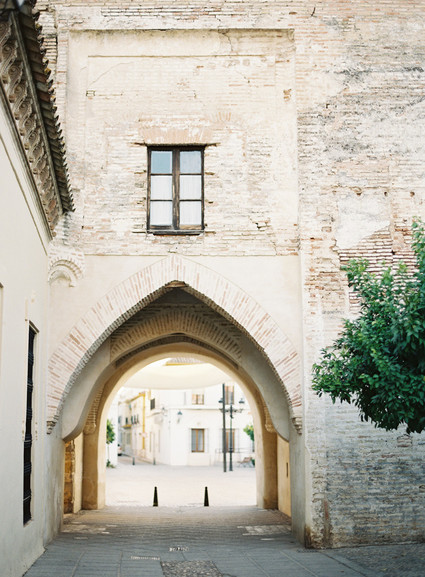 Romantic summer destination wedding in the Spanish countryside