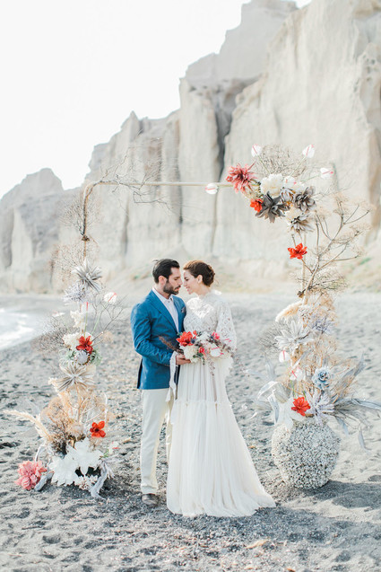 Vibrant beachy wedding editorial in Santorini