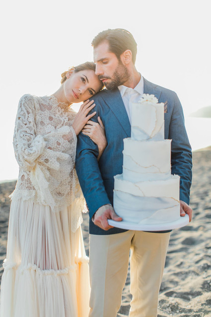 Vibrant beachy wedding editorial in Santorini