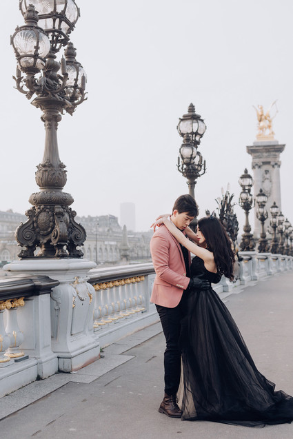 Travelogue engagement photos in the great cities of Europe