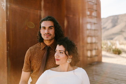 Modern minimalist earth tone wedding in the desert