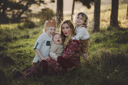 Family maternity photos at Jonkers Farm in Auckland, NZ