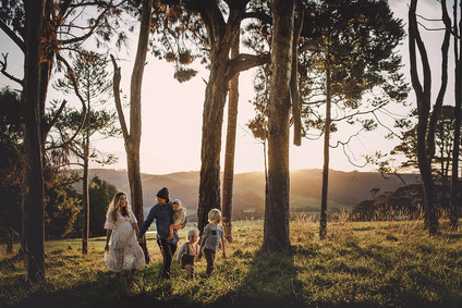 Family maternity photos at Jonkers Farm in Auckland, NZ