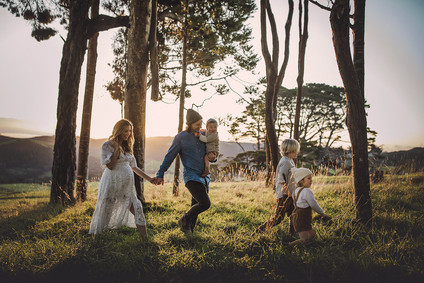 Family maternity photos at Jonkers Farm in Auckland, NZ