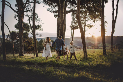Family maternity photos at Jonkers Farm in Auckland, NZ