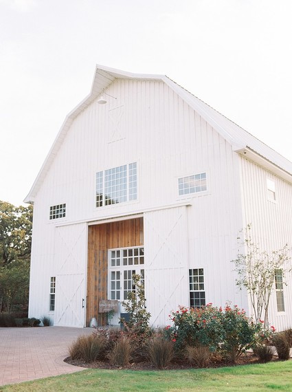 Gorgeous fine art fall wedding at the White Sparrow Barn in Dallas