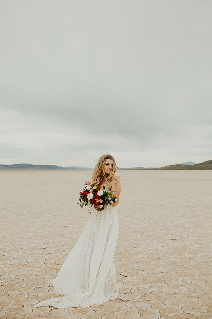 Lunar picnic elopement in the Alvord Desert Inspiration