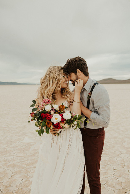 Lunar picnic elopement in the Alvord Desert Inspiration