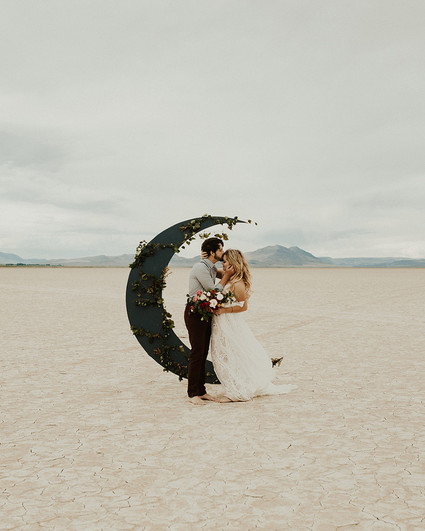 Lunar picnic elopement in the Alvord Desert Inspiration