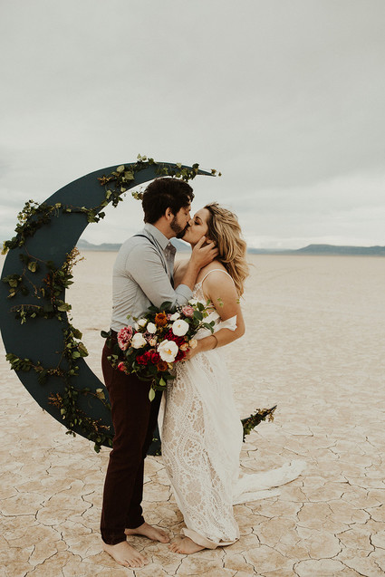 Lunar picnic elopement in the Alvord Desert Inspiration