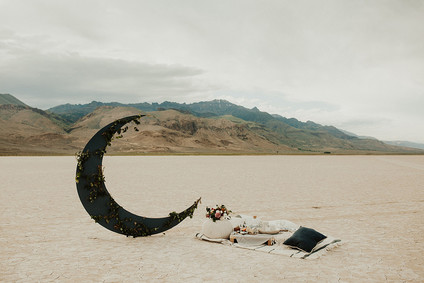 Lunar picnic elopement in the Alvord Desert Inspiration