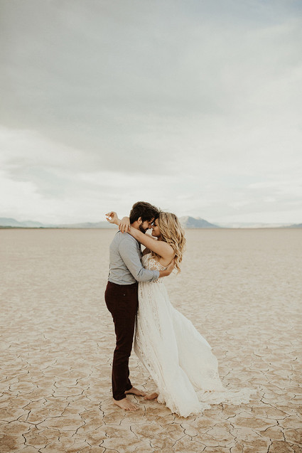 Lunar picnic elopement in the Alvord Desert Inspiration