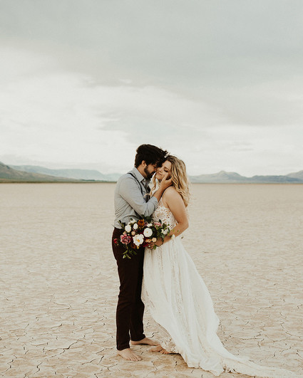 Lunar picnic elopement in the Alvord Desert Inspiration
