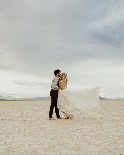 Lunar picnic elopement in the Alvord Desert Inspiration