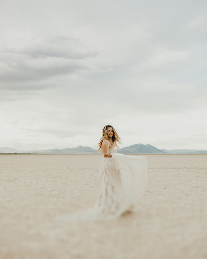Lunar picnic elopement in the Alvord Desert Inspiration