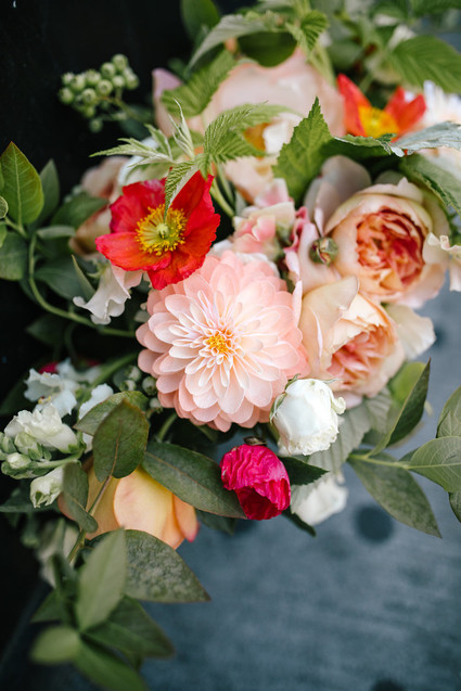 How to mix paper flowers with real flowers for the most beautiful bouquet Inspiration