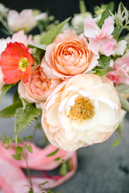 How to mix paper flowers with real flowers for the most beautiful bouquet Inspiration