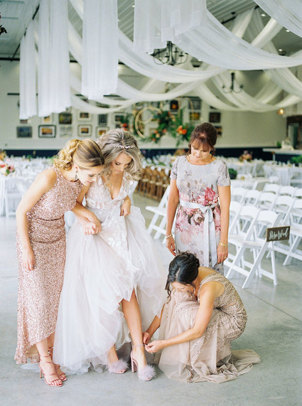 Amazing winter wedding fashion and bridal party style Inspiration