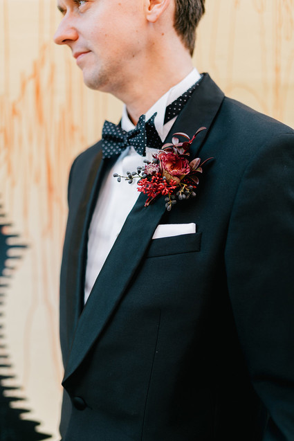 modern winter art gallery wedding in Philadelphia Inspiration