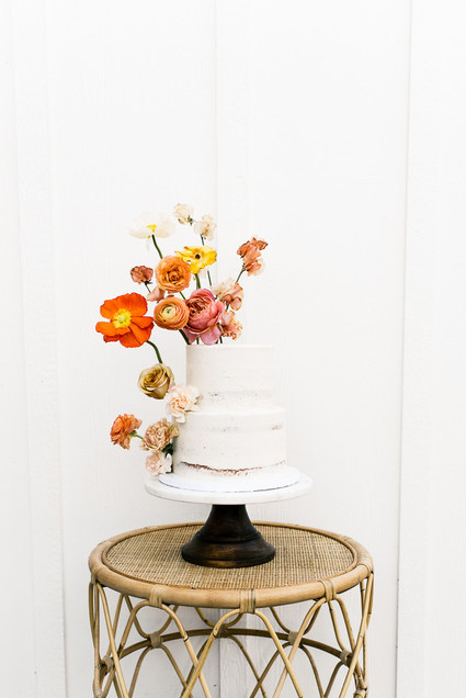 Colorful spring floral wedding in Southern California at Oakridge Farmhouse