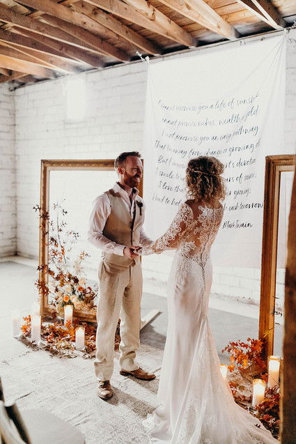 how to plan a minimalist fall elopement with modern rustic details