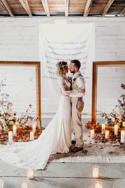 how to plan a minimalist fall elopement with modern rustic details
